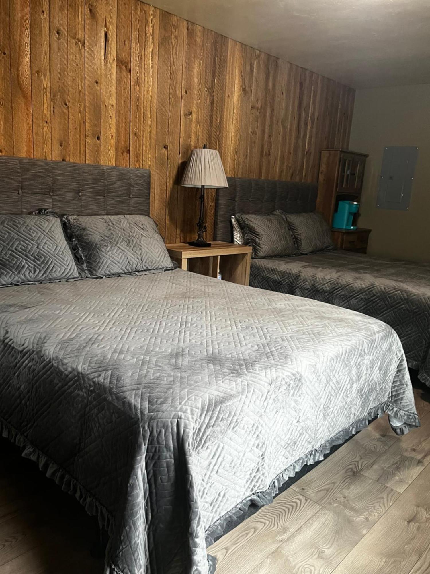 Parkway Yellowstone Guest House Room #2 Gardiner Extérieur photo